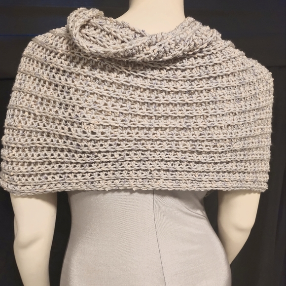 Poncho fait à la main - Picture 2 of 3